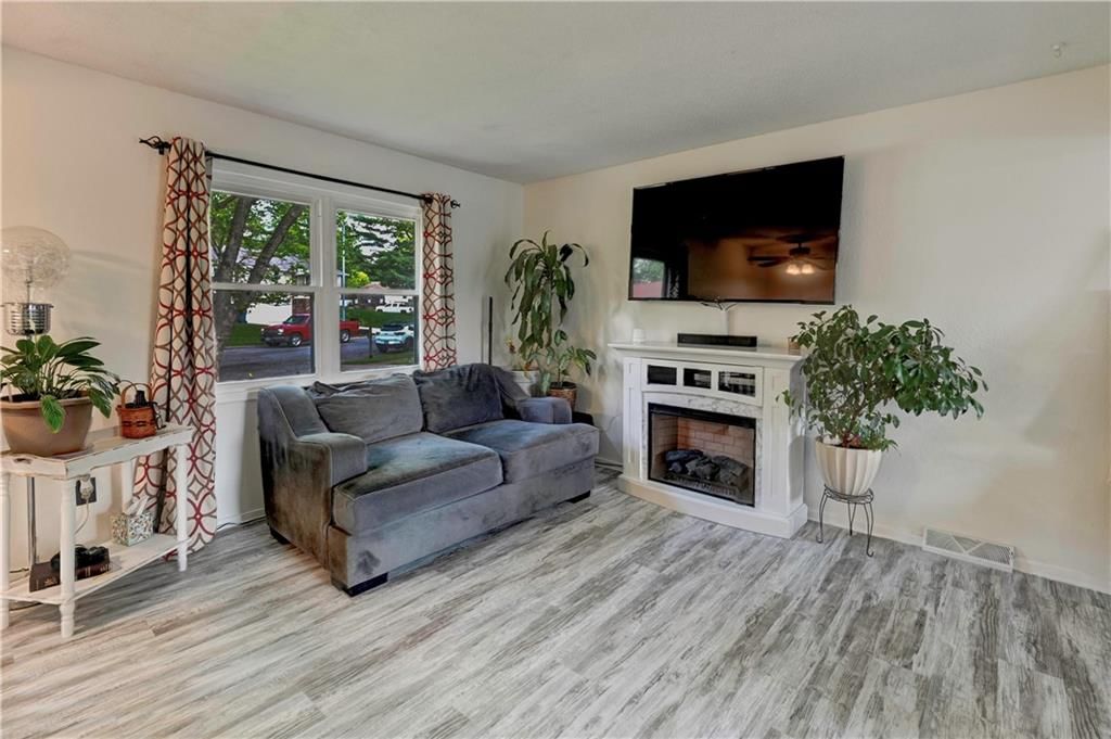 1414 N Cloverdale Court — photo 5
