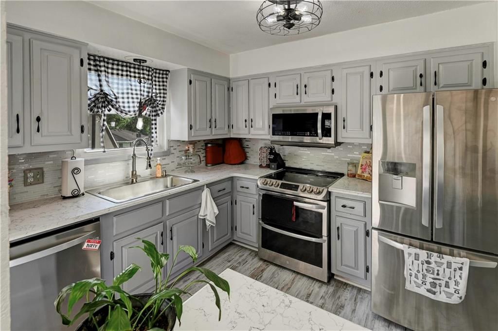 1414 N Cloverdale Court — photo 12