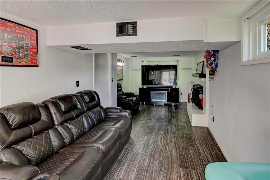 1414 N Cloverdale Court — photo 27