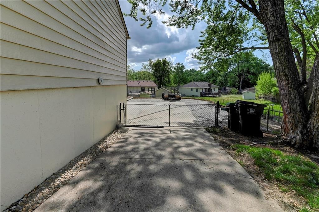 1414 N Cloverdale Court — photo 55