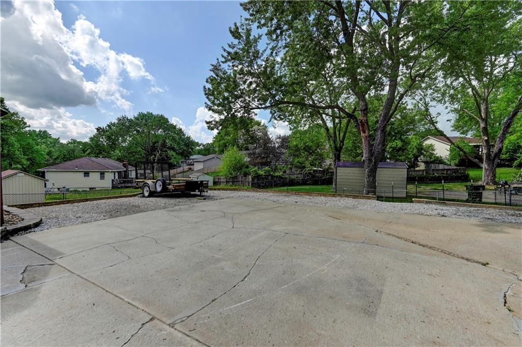 1414 N Cloverdale Court — photo 56