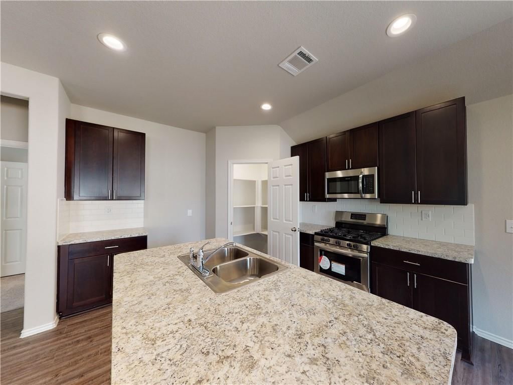 Photo 3 of 13 - 2108 Brook Ridge Circle