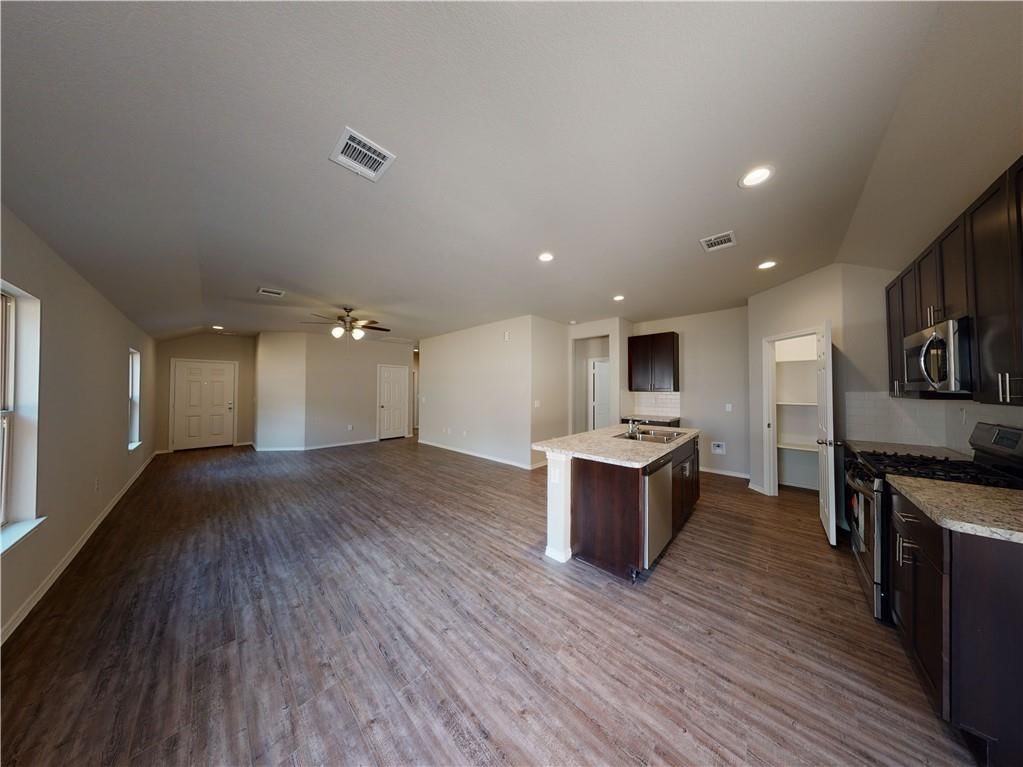 Photo 7 of 13 - 2108 Brook Ridge Circle