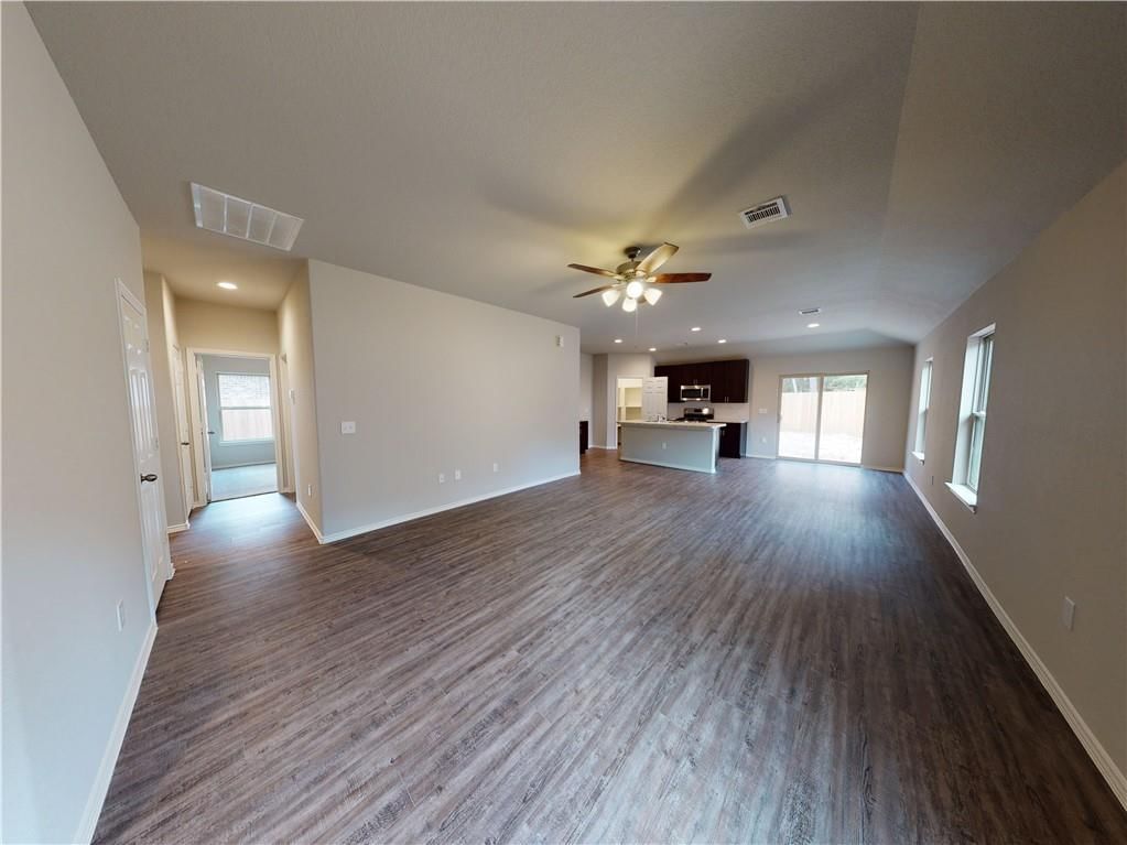Photo 9 of 13 - 2108 Brook Ridge Circle