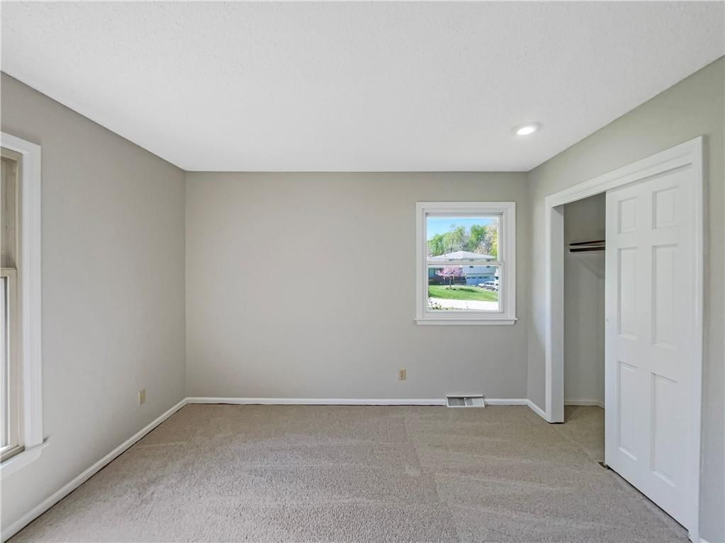 Photo 8 of 18 - 3214 S Hawthorne Avenue