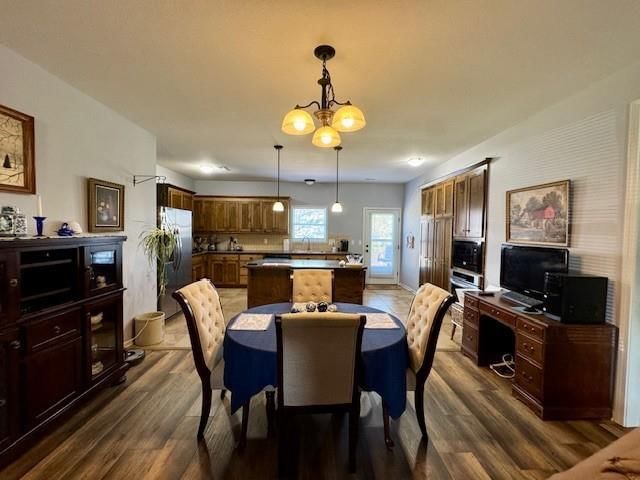Photo 3 of 16 - 16914 MEADOW CREEK Circle