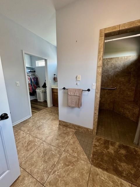 Photo 7 of 16 - 16914 MEADOW CREEK Circle