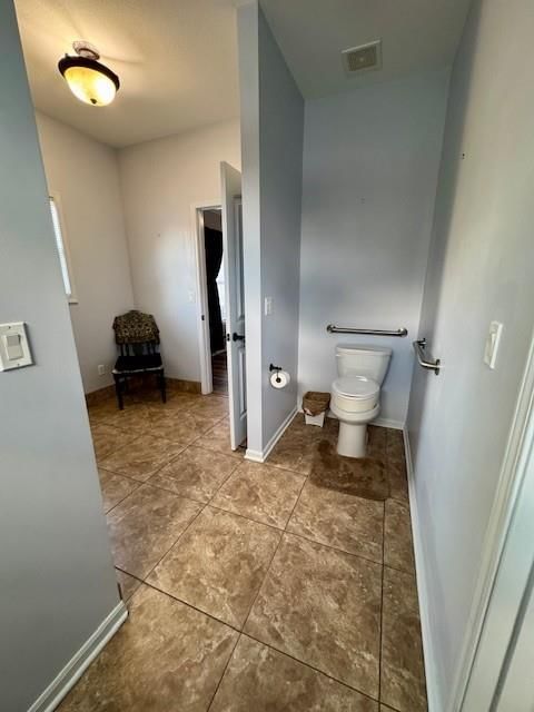 Photo 8 of 16 - 16914 MEADOW CREEK Circle