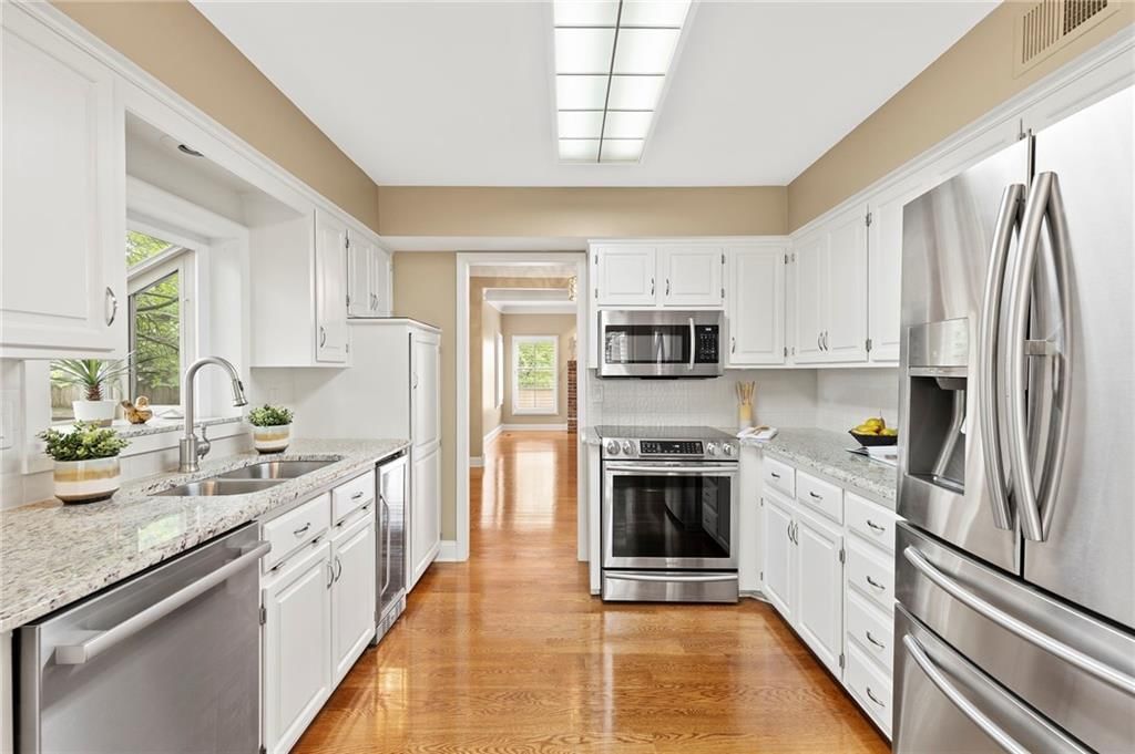 12715 Cambridge Lane — photo 9