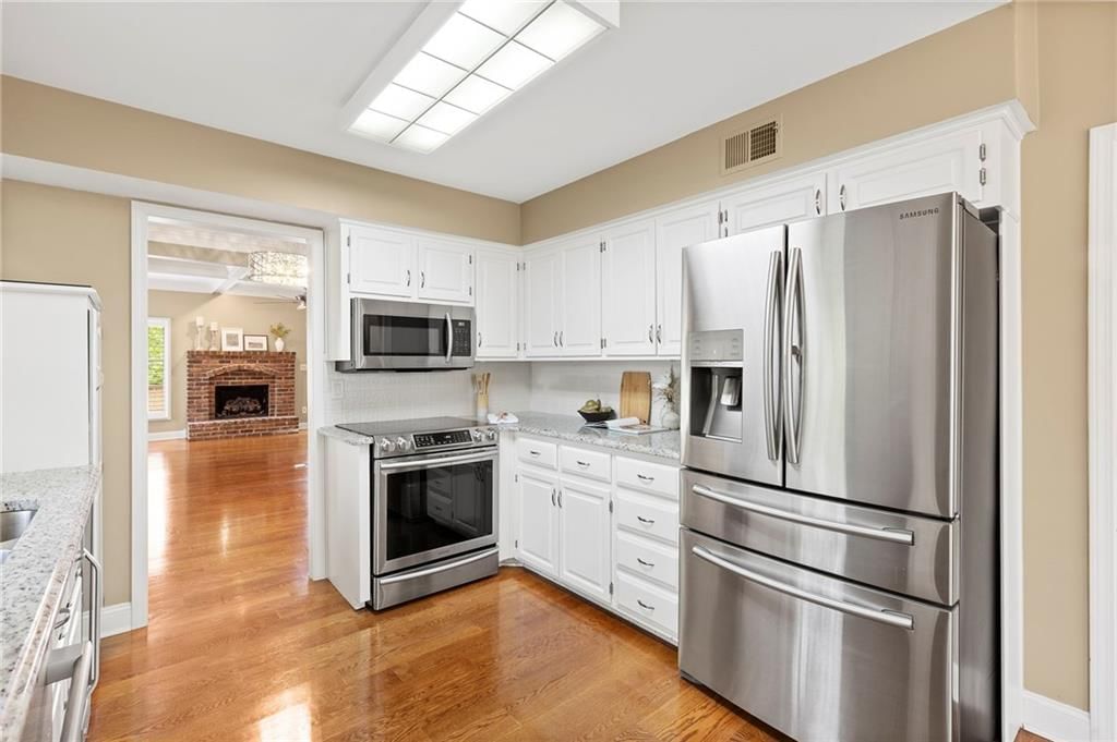 12715 Cambridge Lane — photo 11