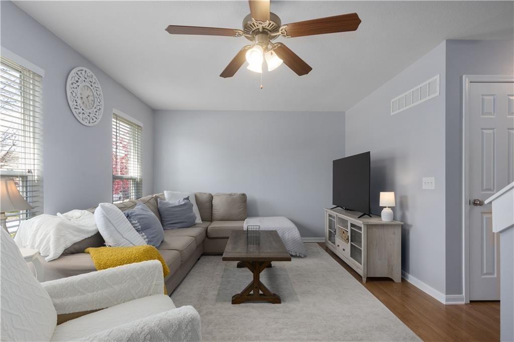 8107 N Oakley Avenue — photo 5