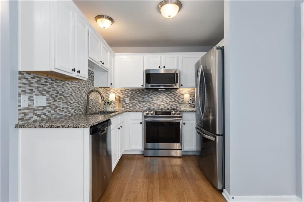 8107 N Oakley Avenue — photo 10