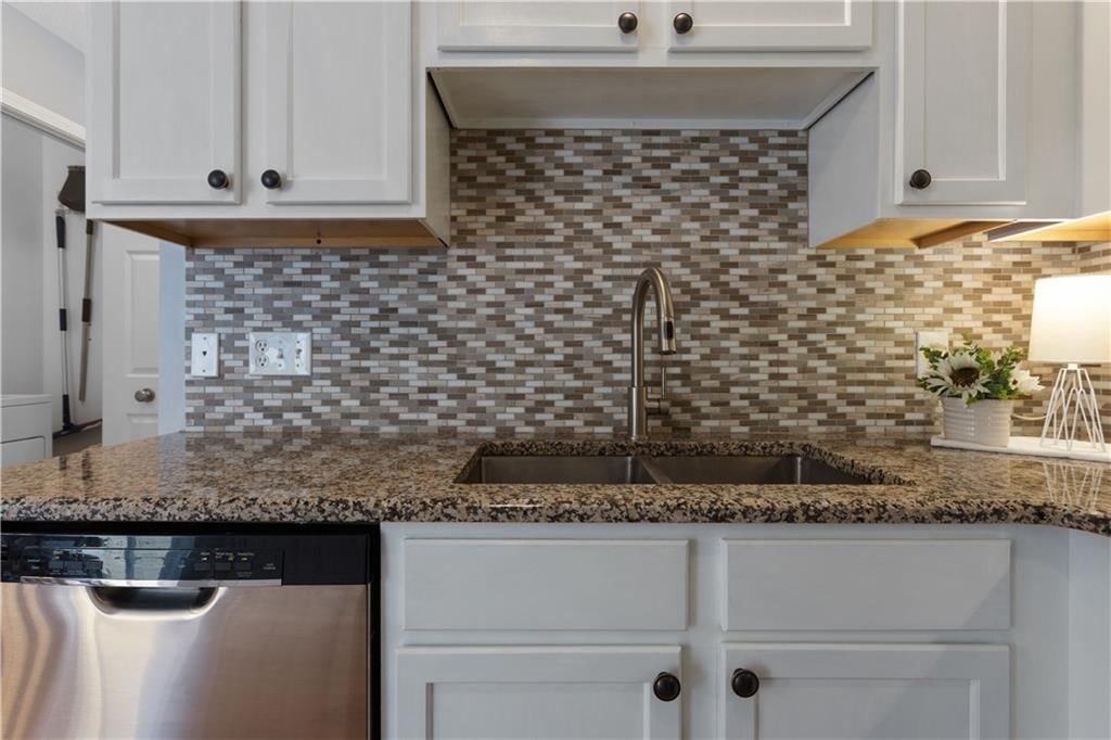 8107 N Oakley Avenue — photo 11