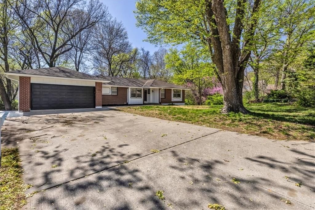 1484 Hemlock Drive — photo 2