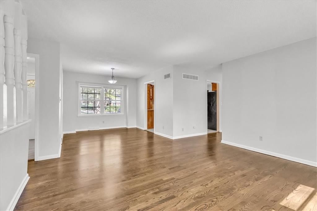 1484 Hemlock Drive — photo 8