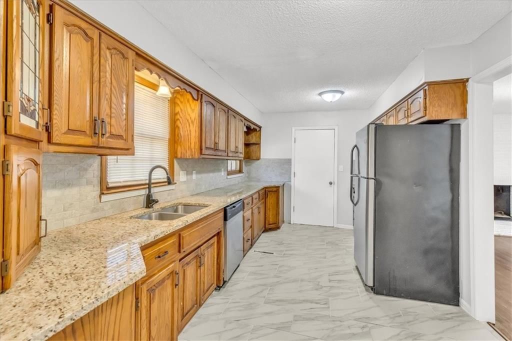 1484 Hemlock Drive — photo 13