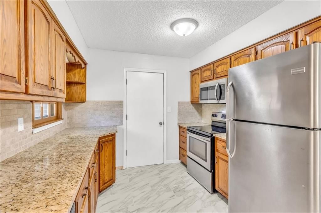 1484 Hemlock Drive — photo 14