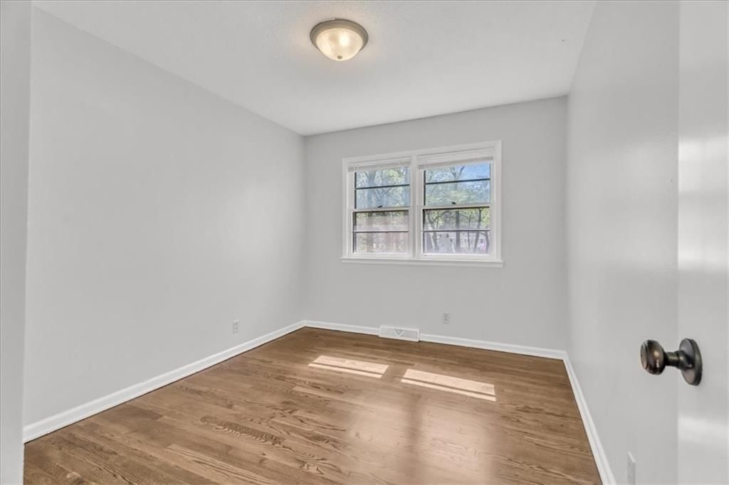 1484 Hemlock Drive — photo 16