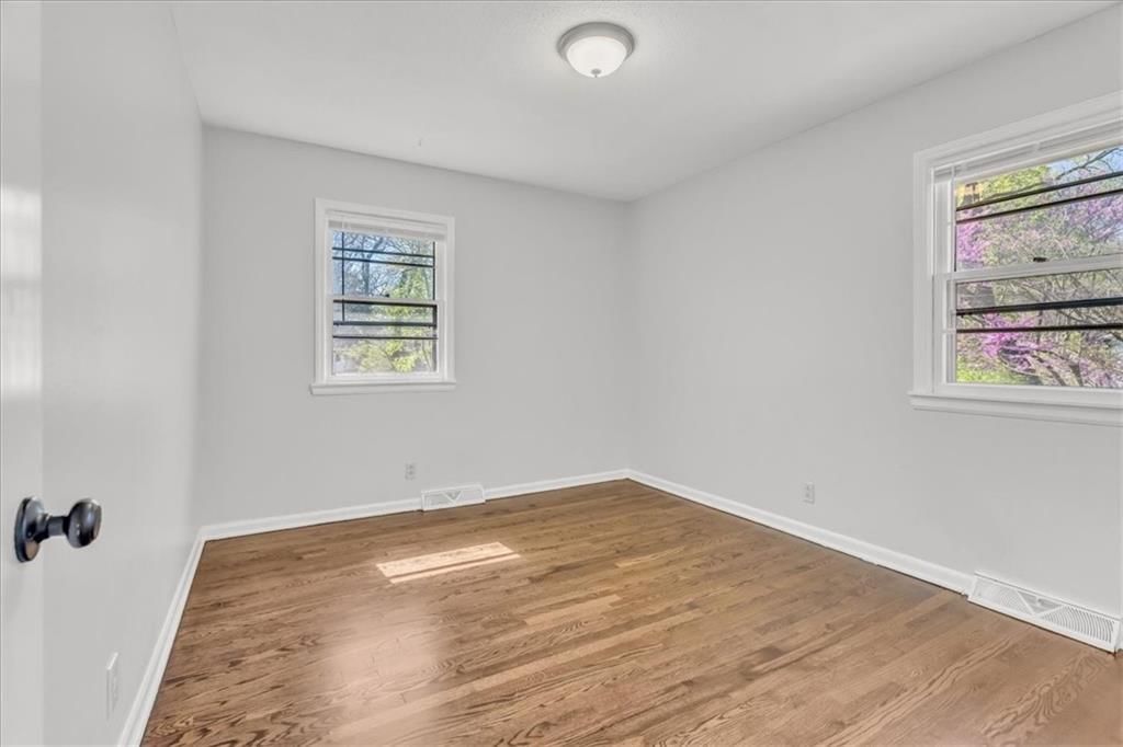 1484 Hemlock Drive — photo 17