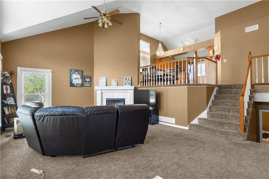 21709 W 53rd Terrace — photo 5