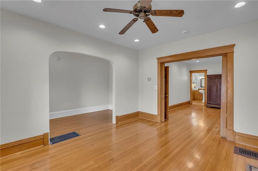 210 E 31st Street — photo 10