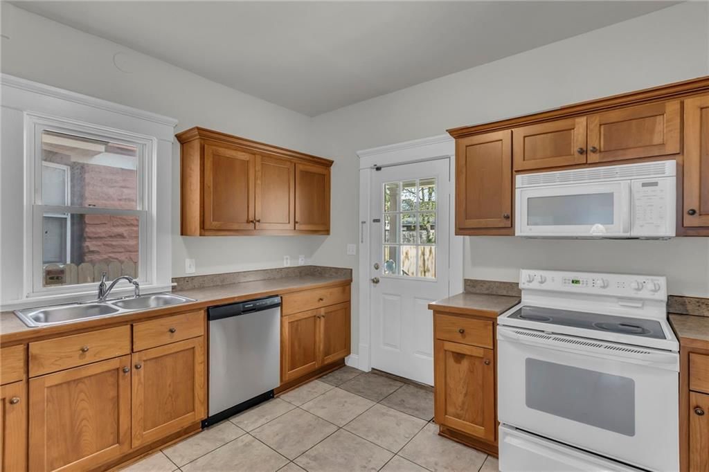 210 E 31st Street — photo 14