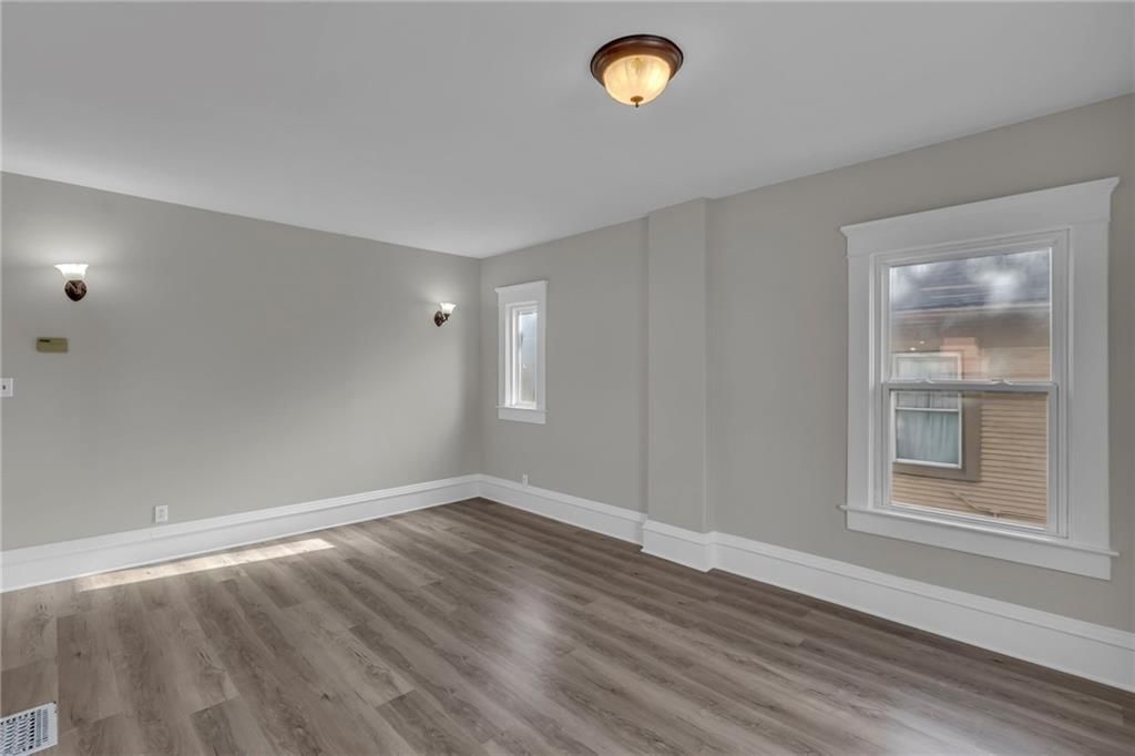 210 E 31st Street — photo 23