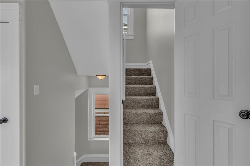 210 E 31st Street — photo 30
