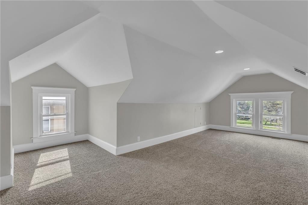 210 E 31st Street — photo 31