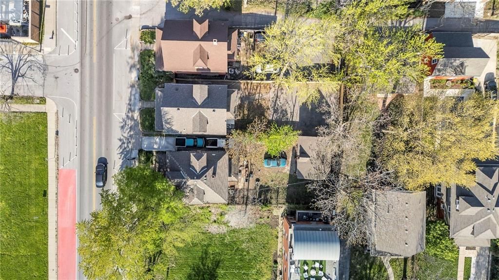 210 E 31st Street — photo 61