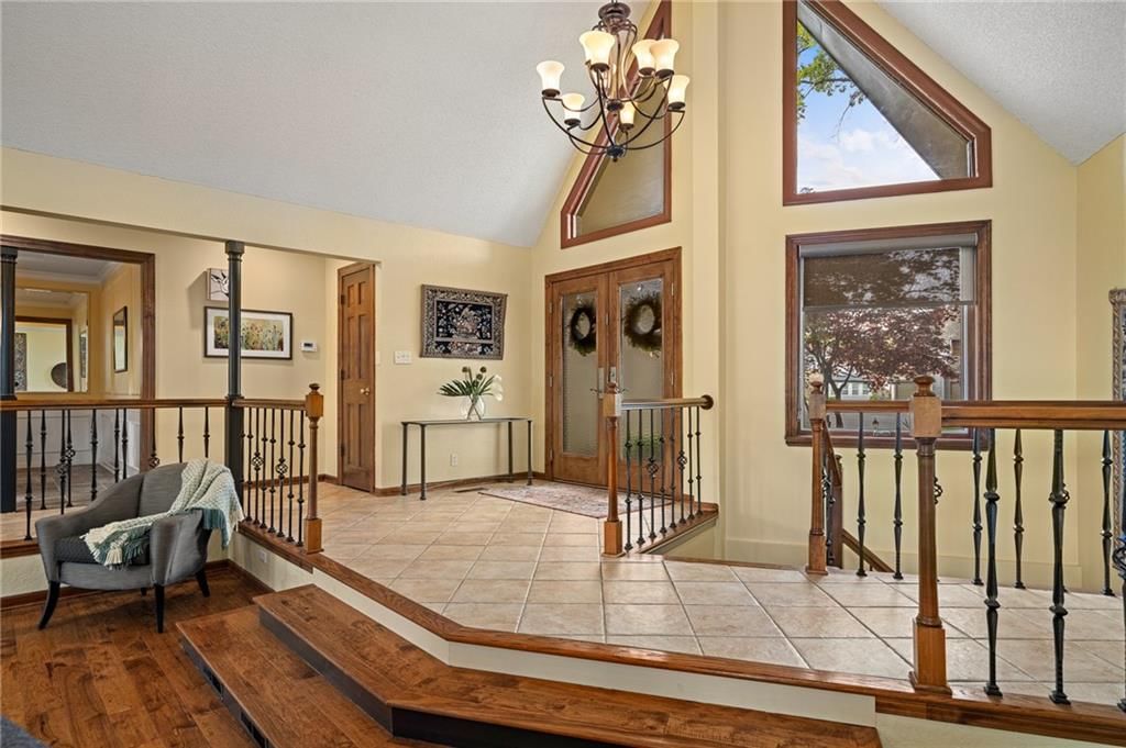 219 NW Locust Street — photo 8