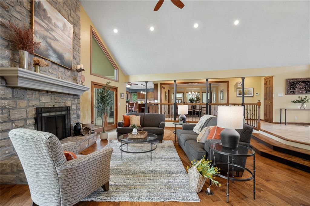 219 NW Locust Street — photo 12