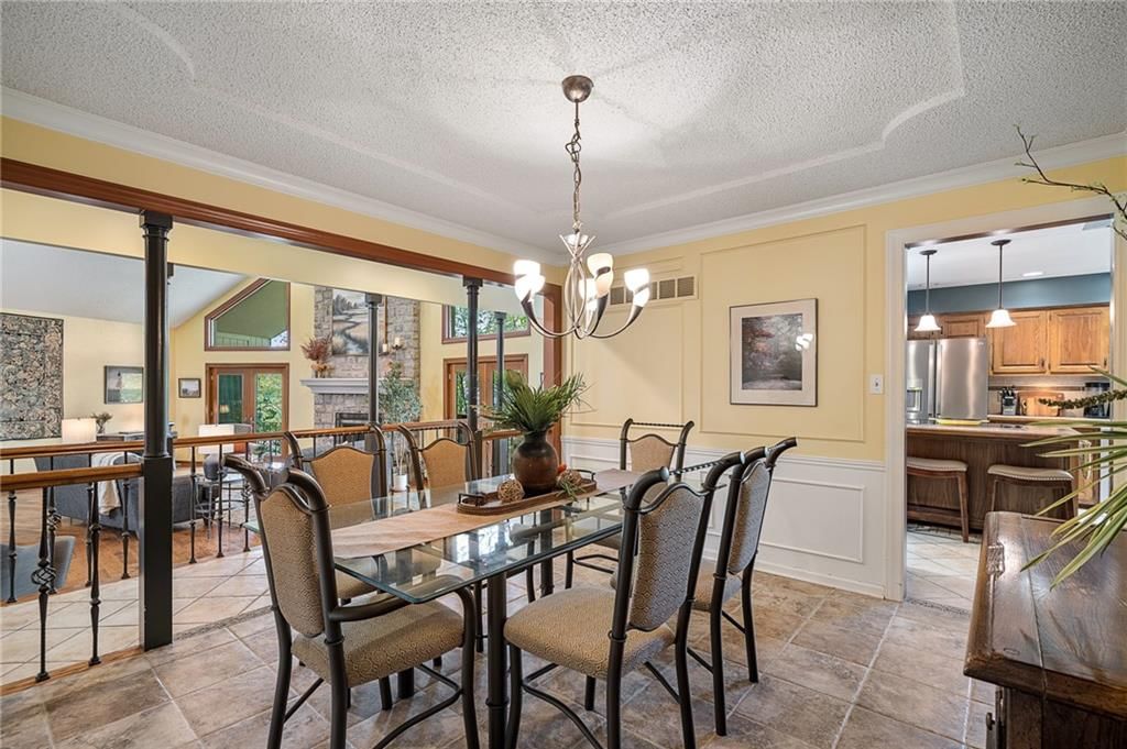 219 NW Locust Street — photo 13
