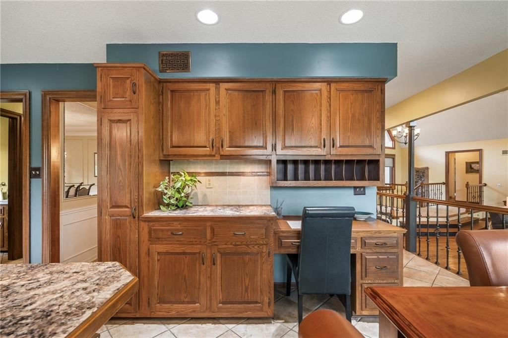 219 NW Locust Street — photo 16