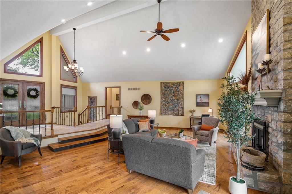 219 NW Locust Street — photo 19