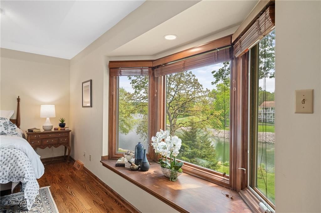 219 NW Locust Street — photo 21