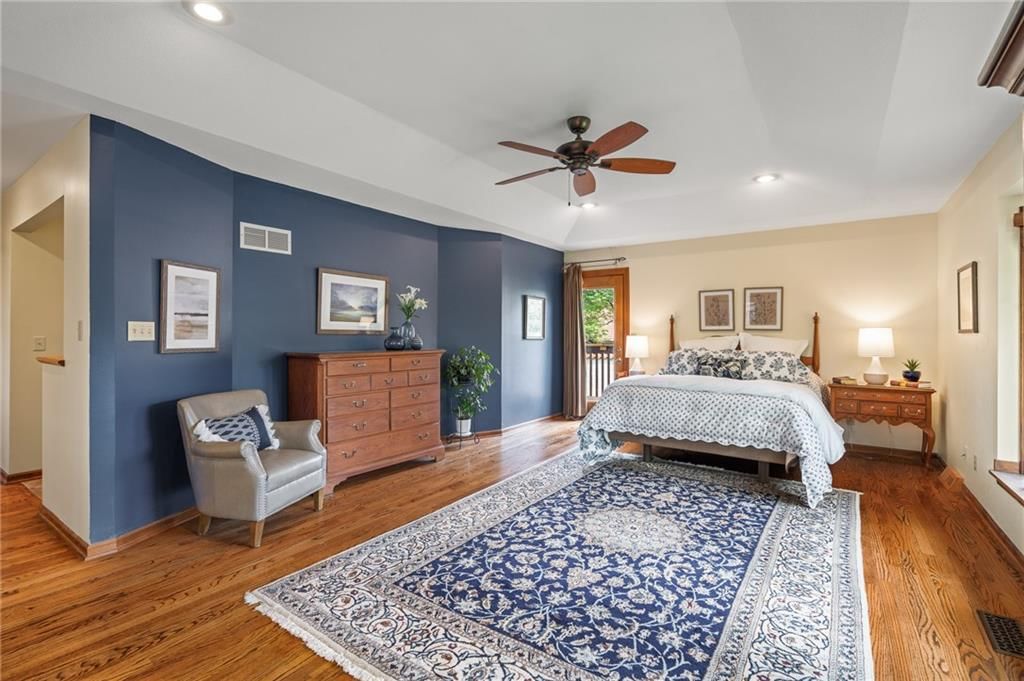 219 NW Locust Street — photo 22