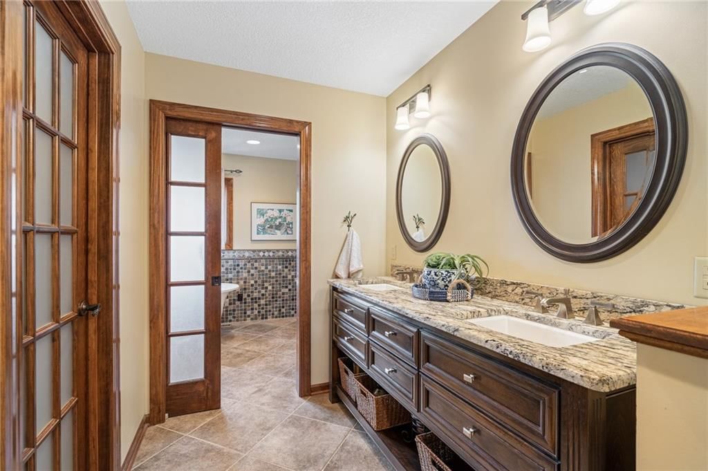 219 NW Locust Street — photo 27