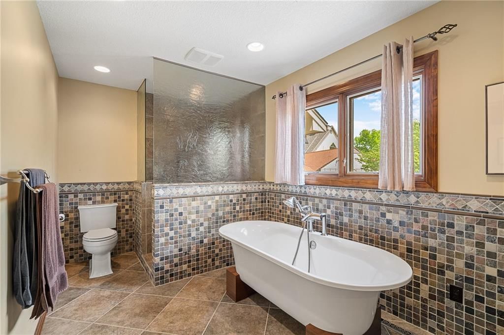 219 NW Locust Street — photo 28
