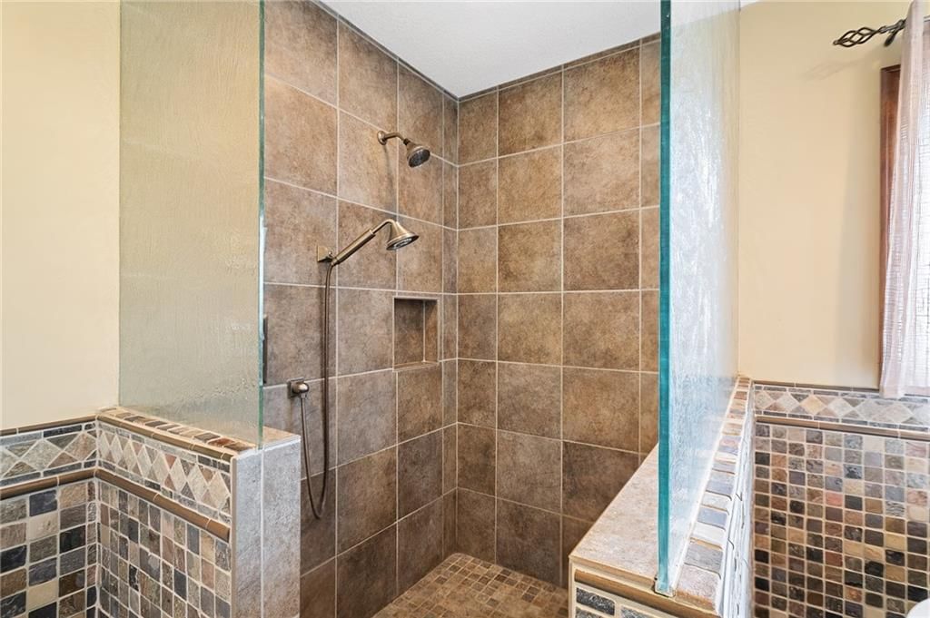 219 NW Locust Street — photo 29