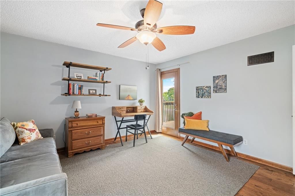 219 NW Locust Street — photo 32