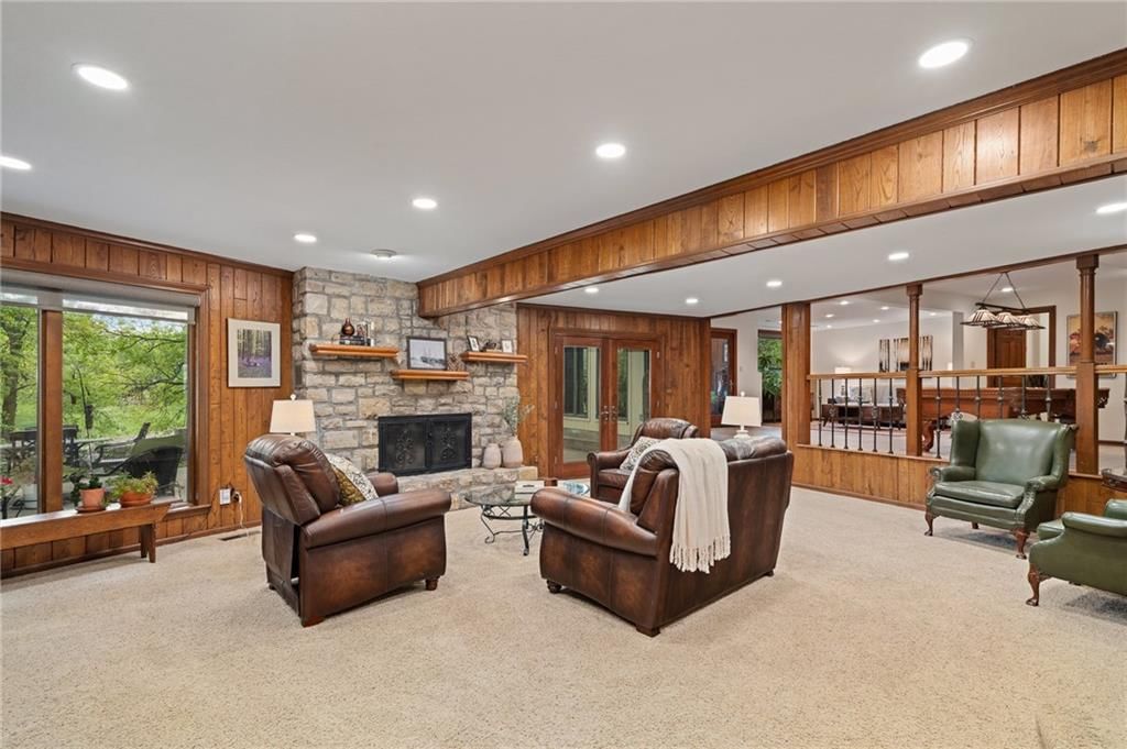 219 NW Locust Street — photo 34