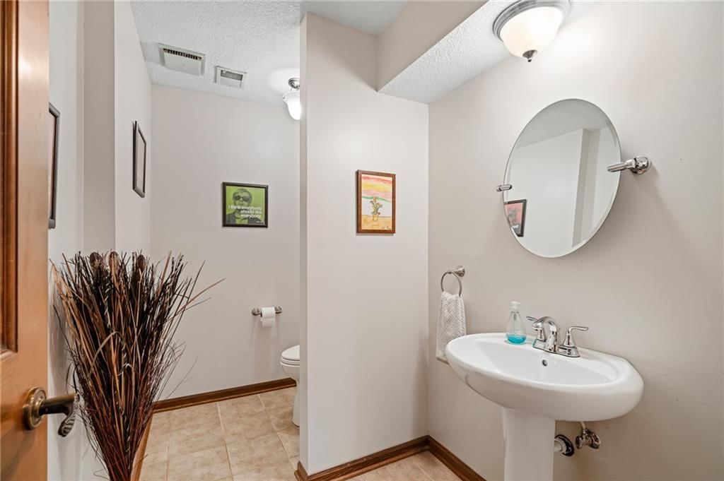 219 NW Locust Street — photo 38