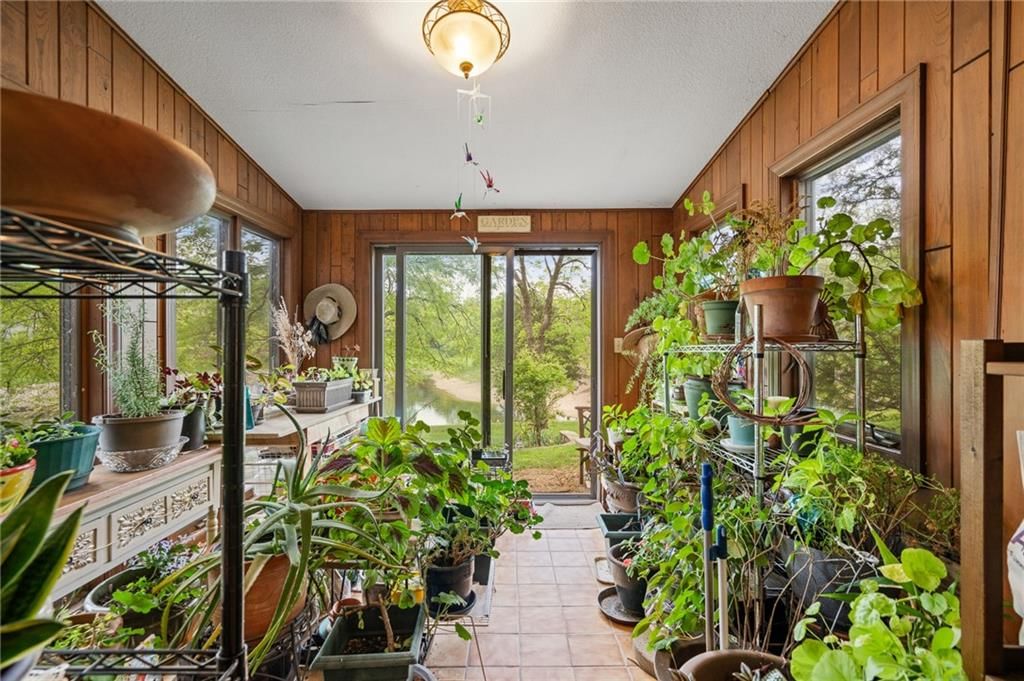 219 NW Locust Street — photo 42