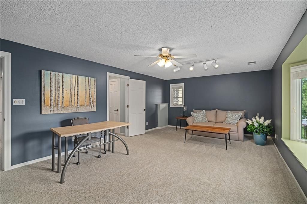 219 NW Locust Street — photo 44