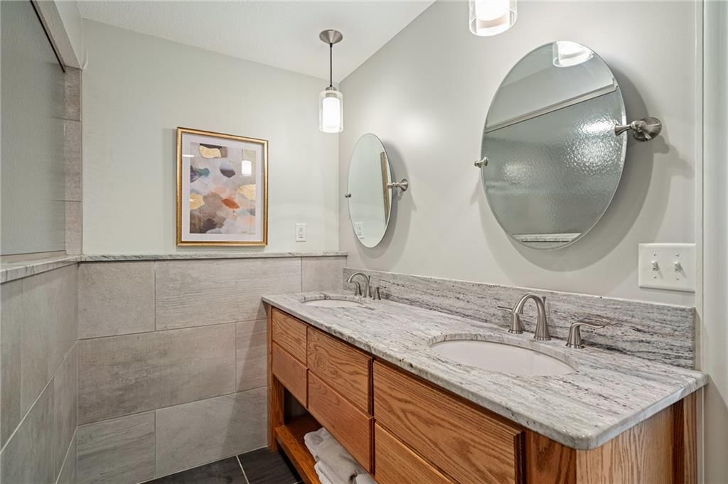 219 NW Locust Street — photo 45