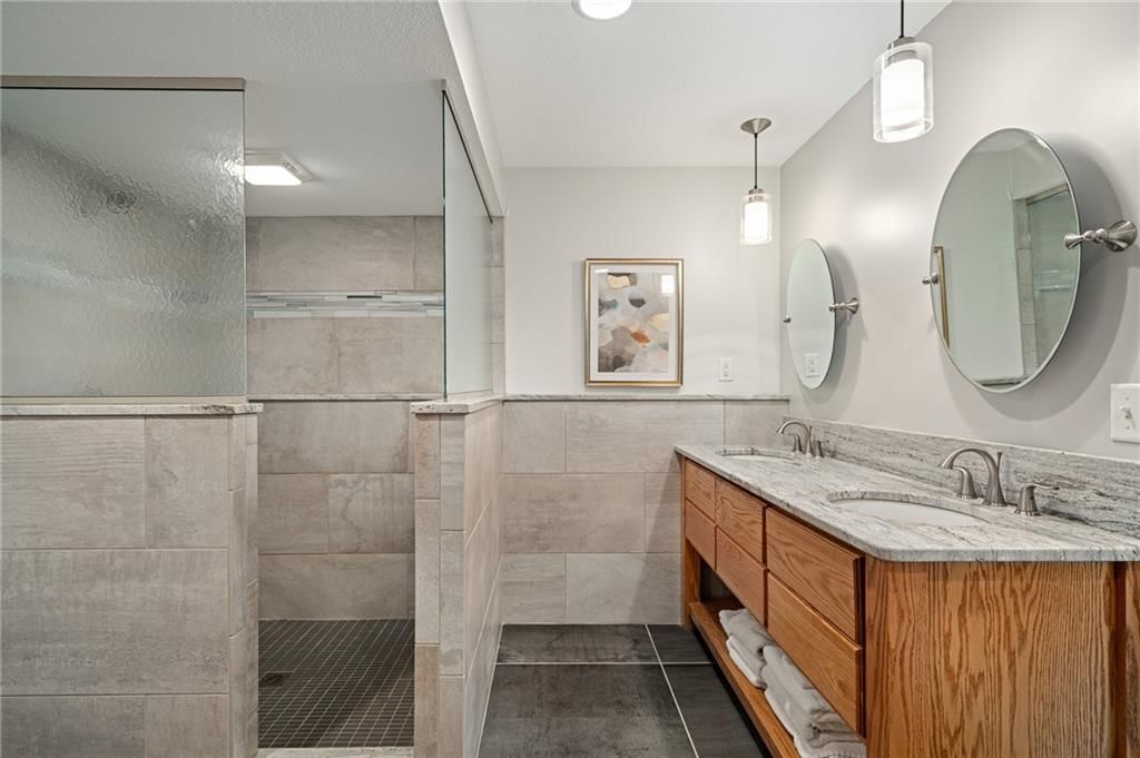 219 NW Locust Street — photo 46