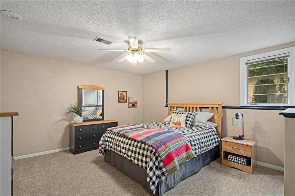 219 NW Locust Street — photo 47