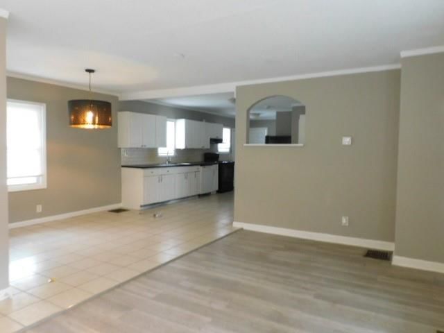 401 OAKLEY Avenue — photo 2