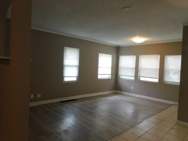 401 OAKLEY Avenue — photo 3